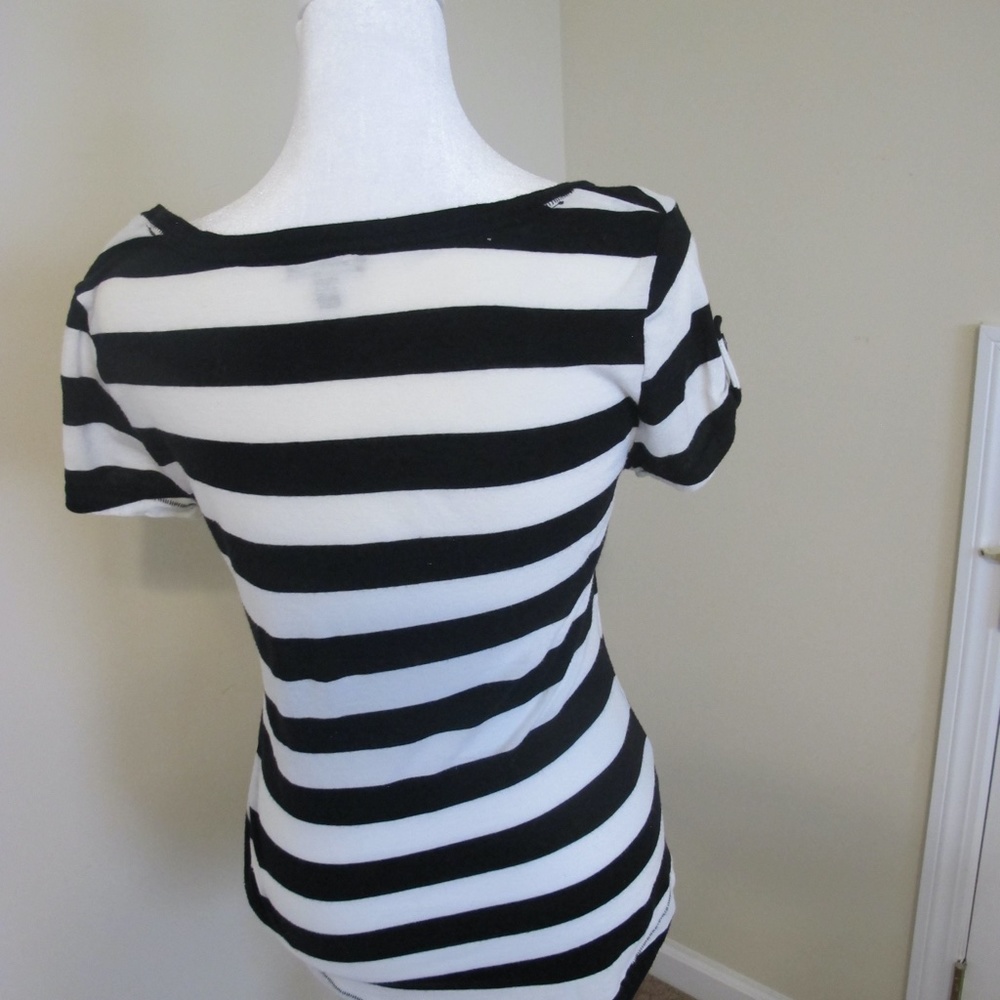 Express Women's casual Short Sleeve Shirt Top Size Small black white EUC - Picture 3 of 7